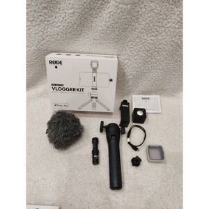 Rode Vlogger Kit iOS Edition Filmmaking Kit - New Open‎ Box